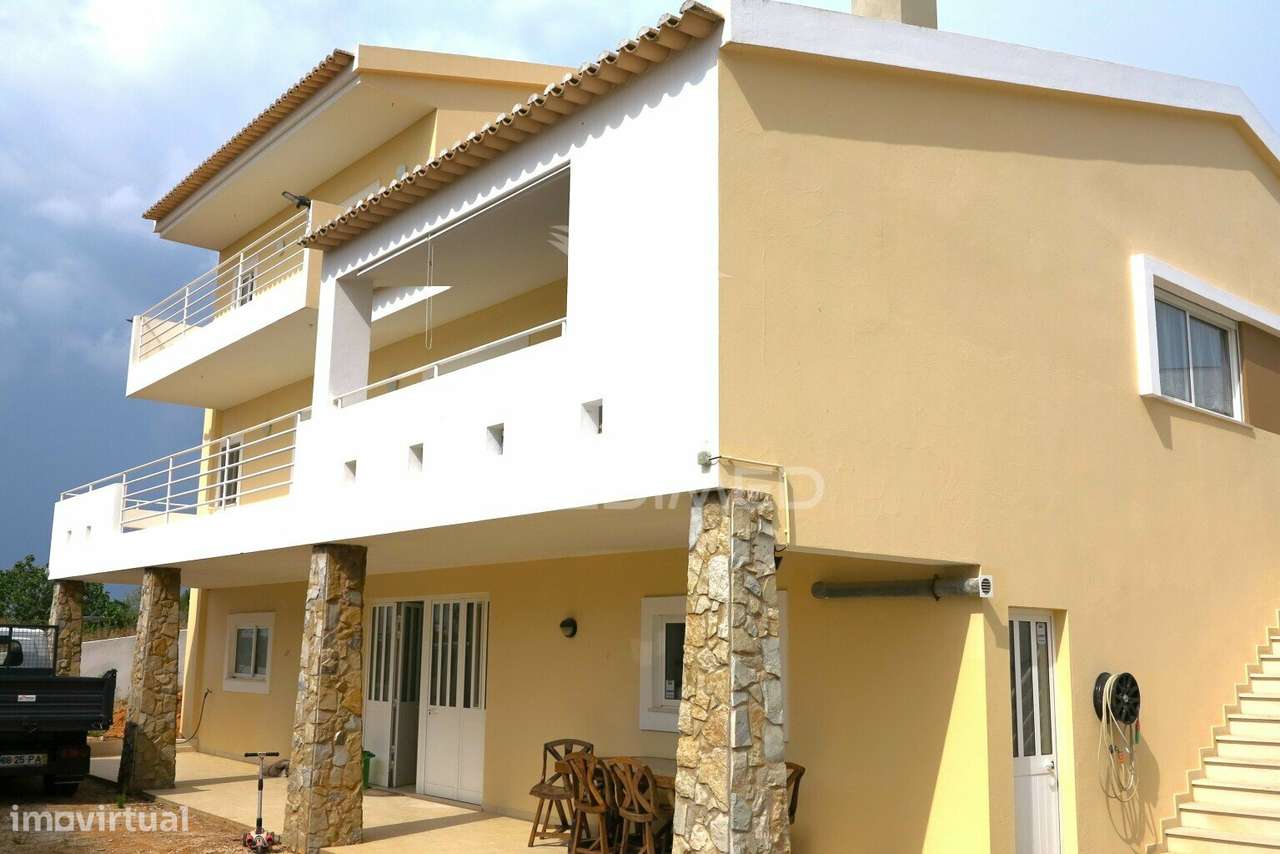 Moradia T4 mais 3 apartamentos para investimento em lote de 918m2 - Grande imagem: 4/35