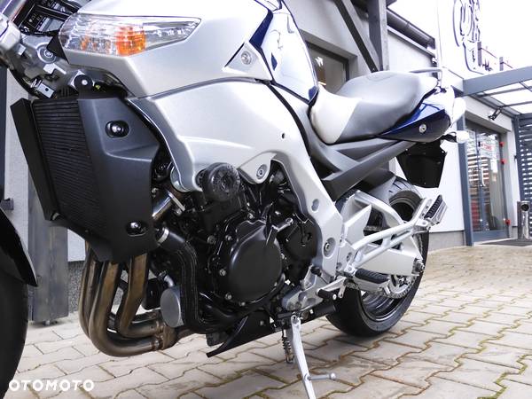 Suzuki GSR - 25