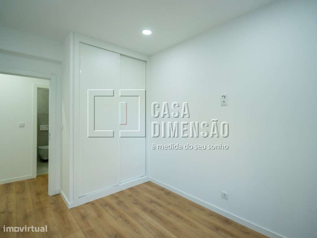 Apartamento de tipologia T3 com varanda, mobilado e equipado em Ben...-27