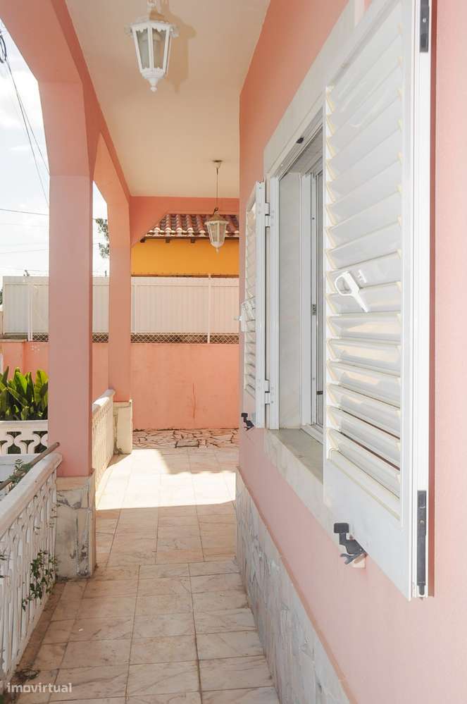 Moradia isolada de 6 assoalhadas com garagem - Zona tranquila-33