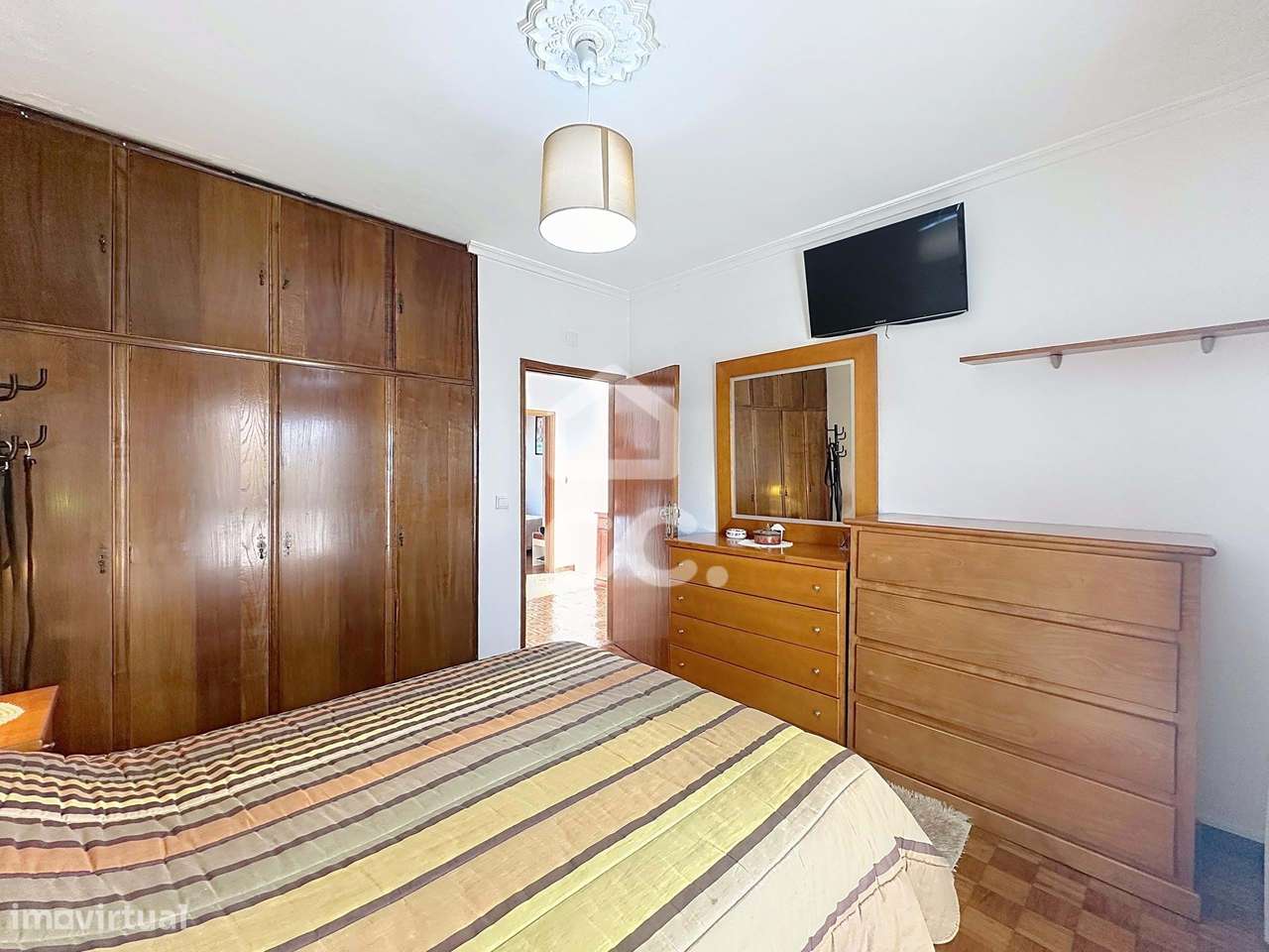 Moradia isolada com quatro quartos , logradouro, garagem , na periferi-27