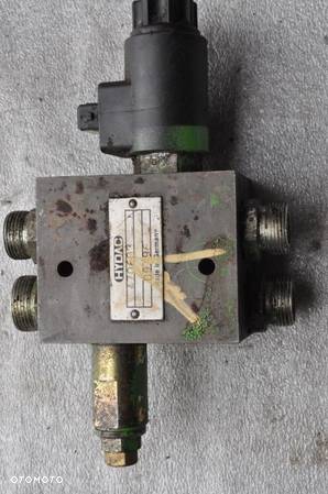 ROZDZIELACZ ZAWÓR CEWKA DEUTZ FAHR TOPLINE 4065 NR 470603 / 470602 - 2