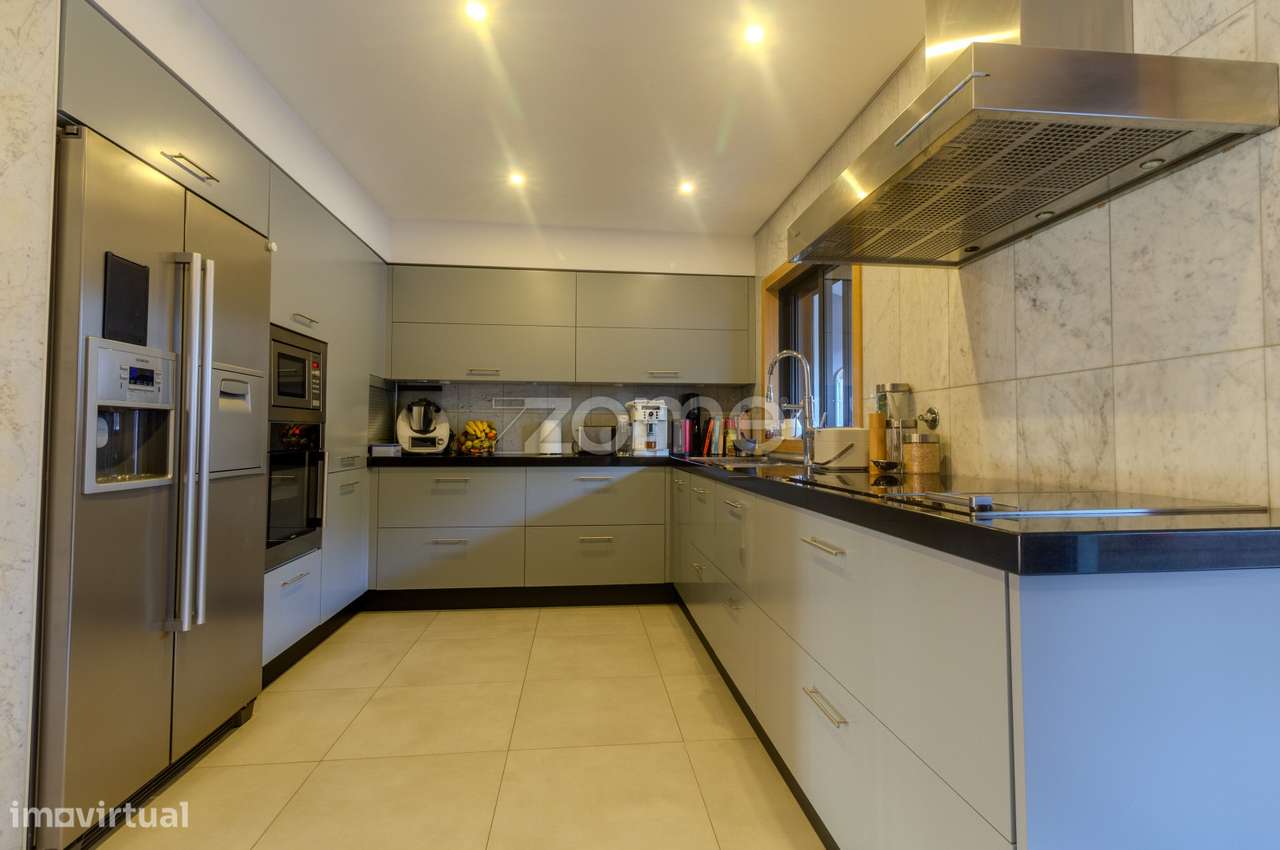 Moradia T4 Piscina e Vista Rio na Encosta do Douro-6