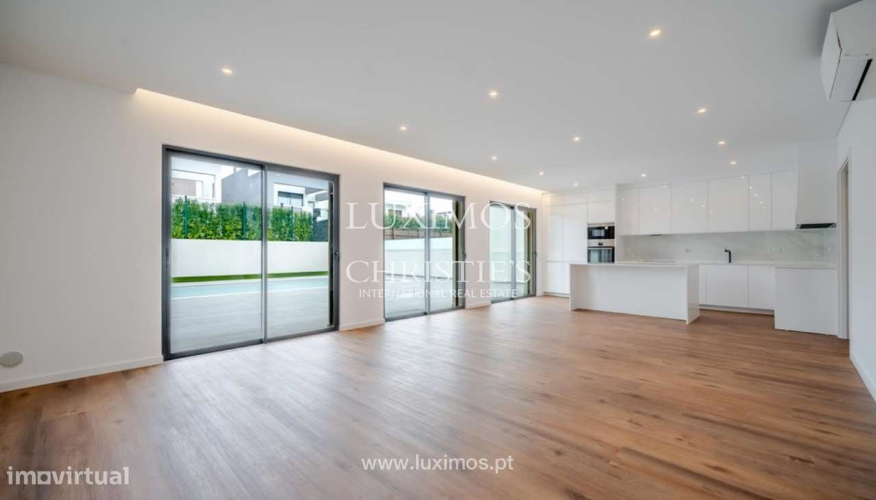 Nova moradia V4 com piscina, à venda em Al-Sakia, Quarteira, Algarve - Grande imagem: 4/25