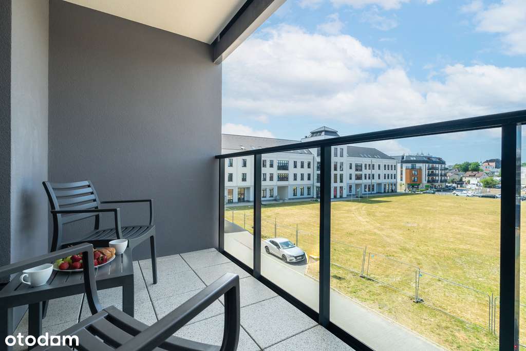 Apartament z loggią i widokiem na plac miejski-12