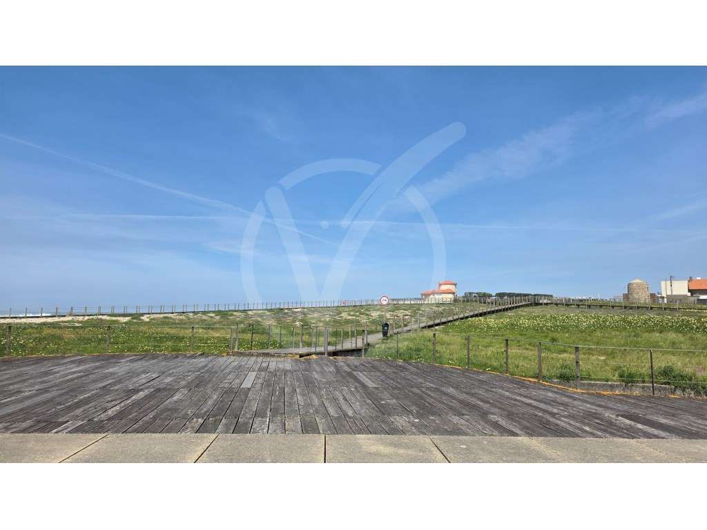 Apartamento T2 com terraço na primeira linha da praia em Aver-o-Mar.-14