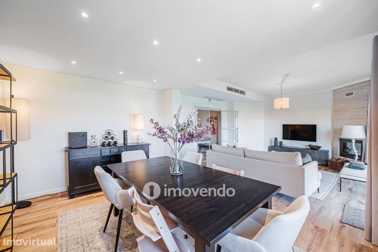 Apartamento T3 com garagem, em condomínio com piscina, em Bicesse-9