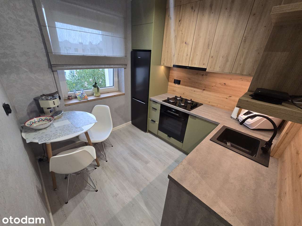 2 pokoje po remoncie + balkon loggia + piwnica - oddzielna kuchnia-1