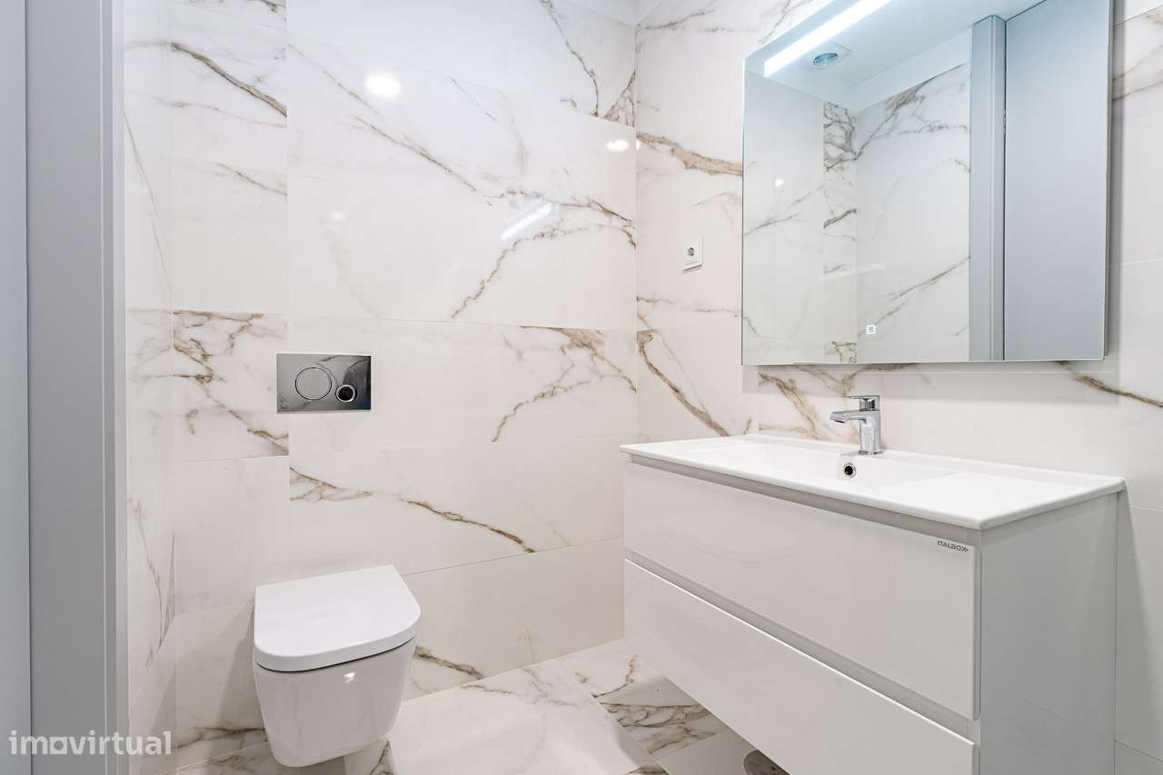 T4 amplo, 4 suites e estacionamento 4 carros – Marquês, Porto-38