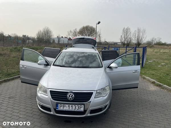 Volkswagen Passat 2.0 TDI DPF BlueMot Comfortline - 9