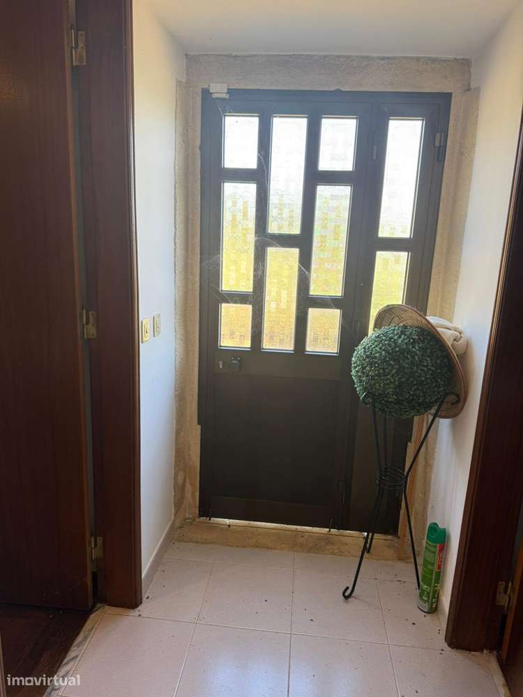 Moradia antiga com terreno, furo de agua e painéis solares aquecimento-23