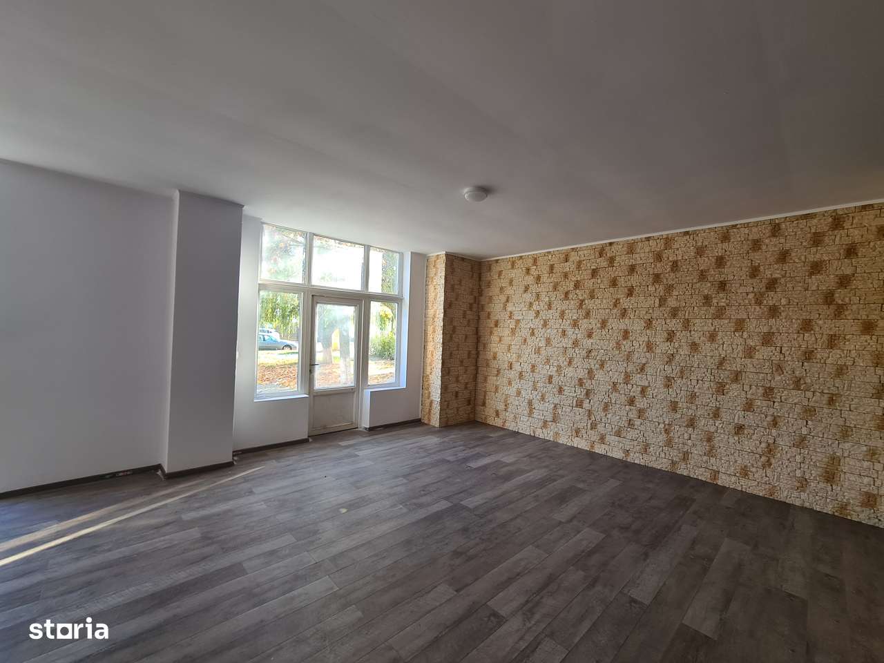 Spatiu comercial zona Gara Adjud-2