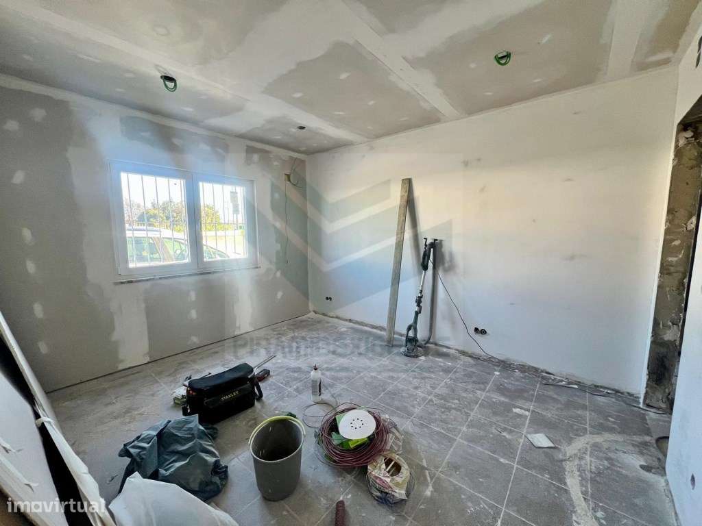 Moradia Totalmente Remodelada, Terraço, Garagem, Lavandaria-11