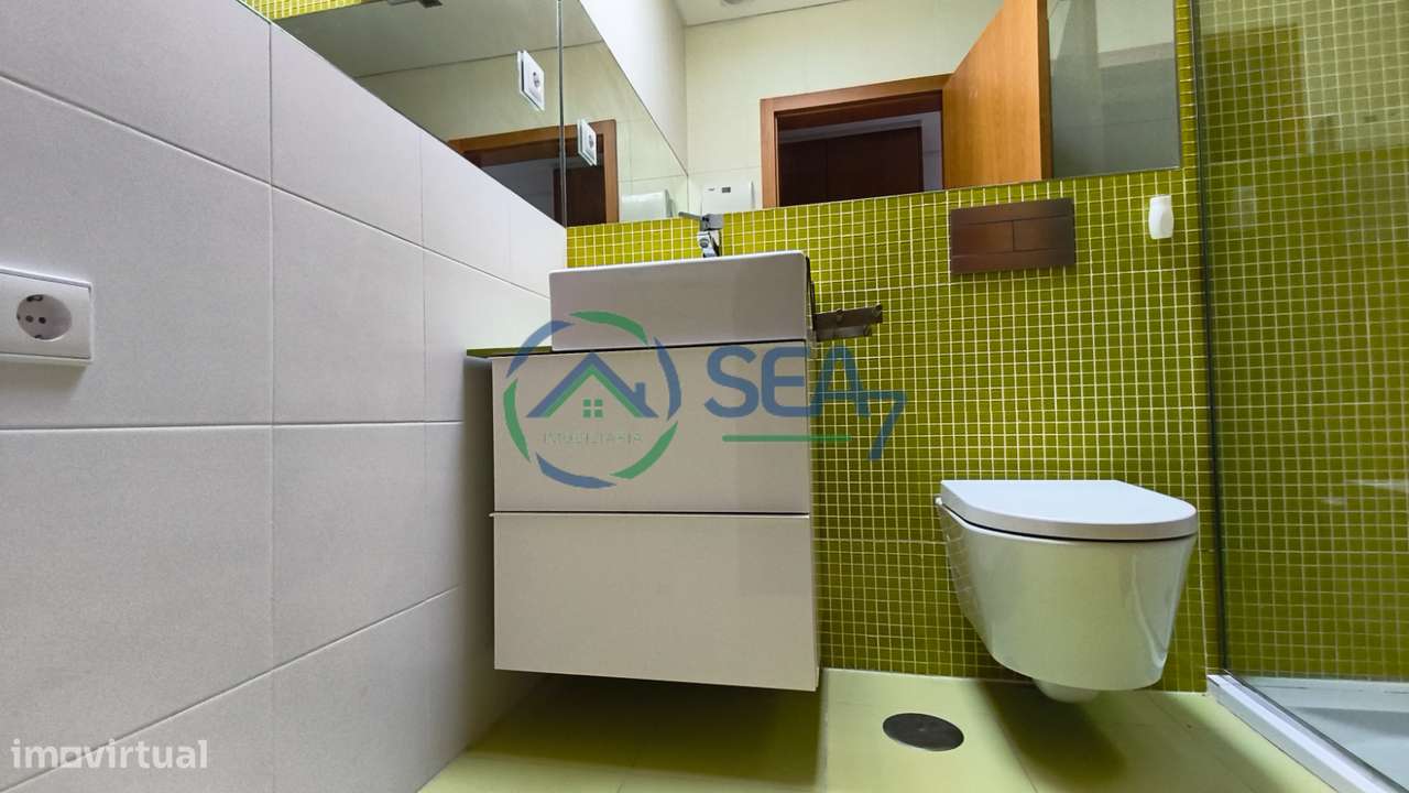 Moradia T6 com grande terreno, Meadela-29