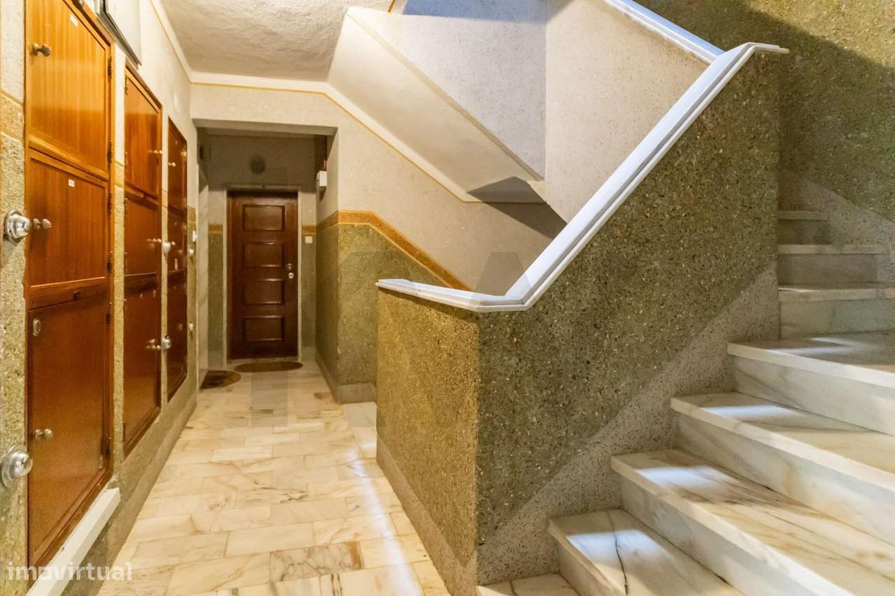 T3 com 3 Varandas, Arrecadação e 105m2 - Mina D' Água - Amadora - Grande imagem: 4/37