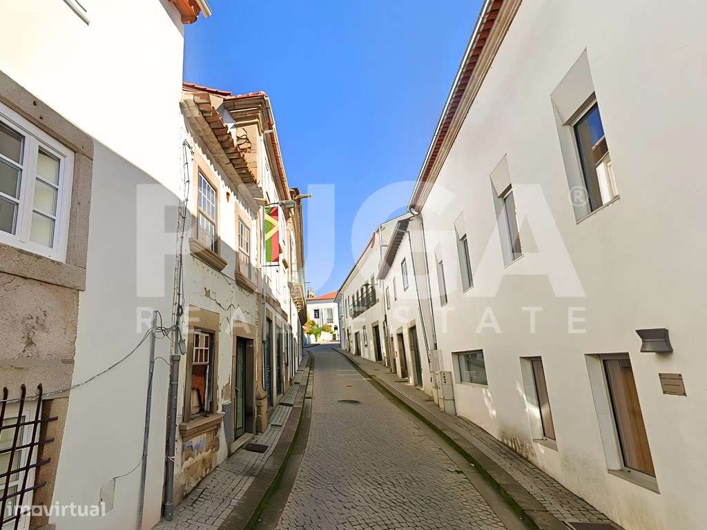 Moradia T7 em Bragança | Projeto Aprovado e Logradouro Privativo-1