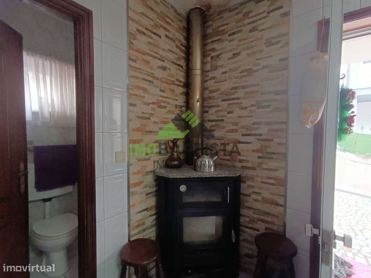 Moradia V3 Isolada nas Caldas de São Jorge-5