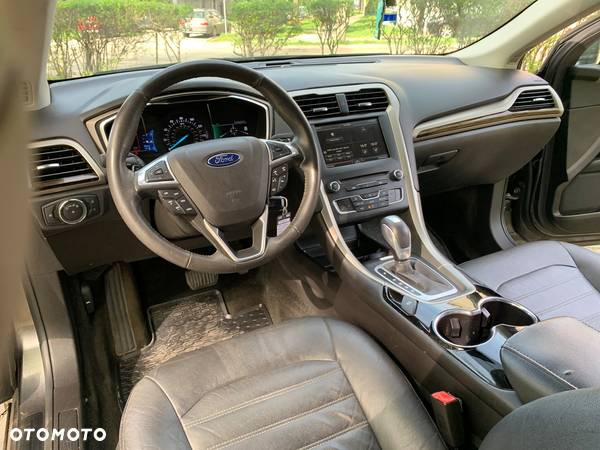 Ford Fusion 2.0 EcoBoost Titanium - 24