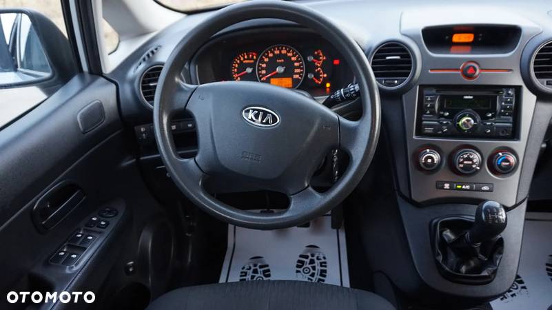 Kia Carens 2.0 EX - 26