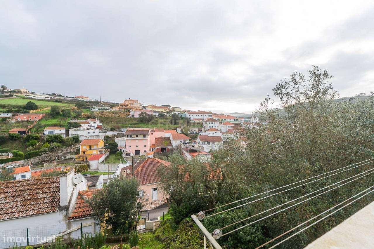 Moradia T3 localizada na aldeia de Cheleiros - Mafra-48