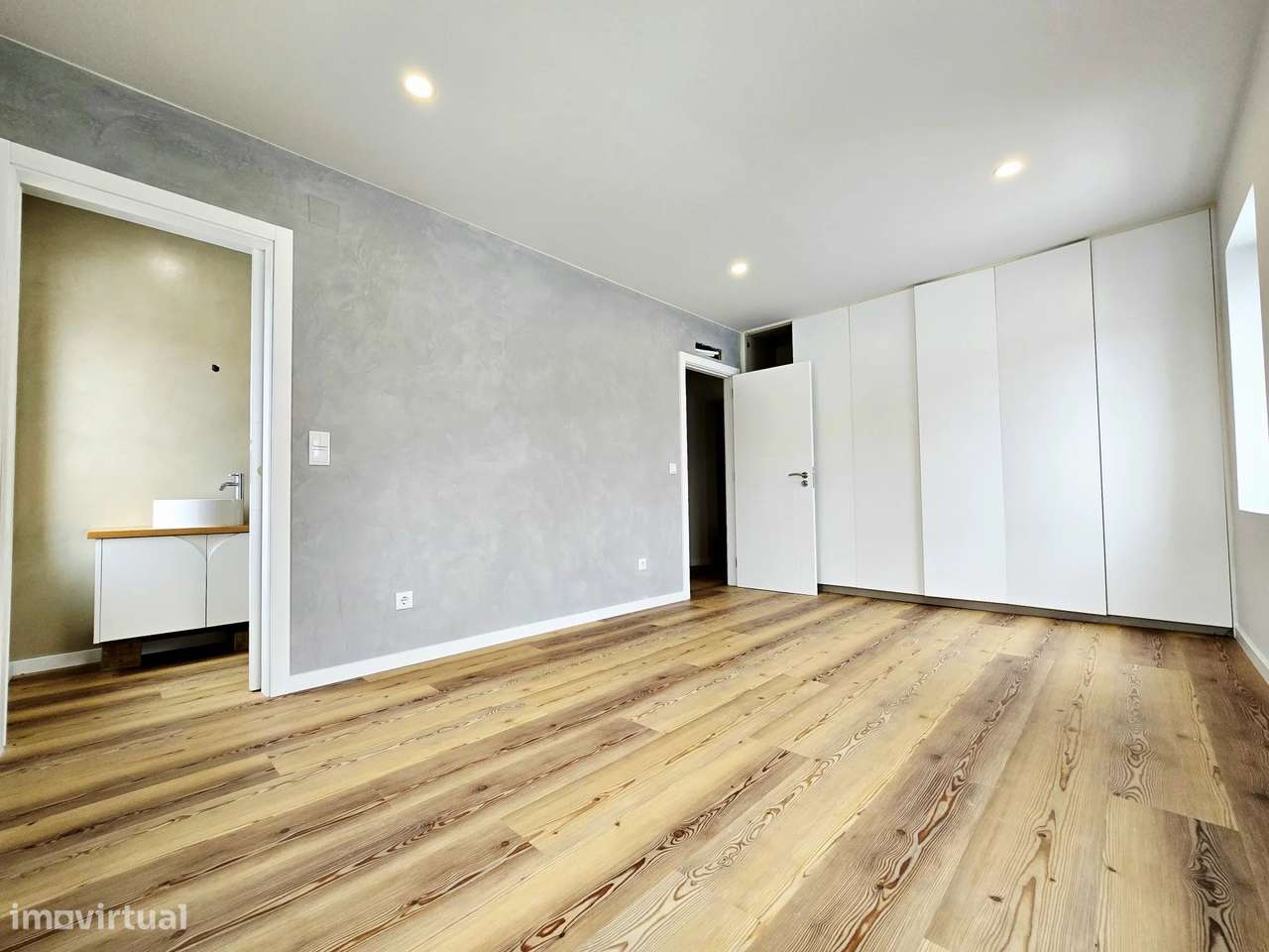 A casa onde o seu futuro começa – Moradia T3 remodelada, moderna e lum-37