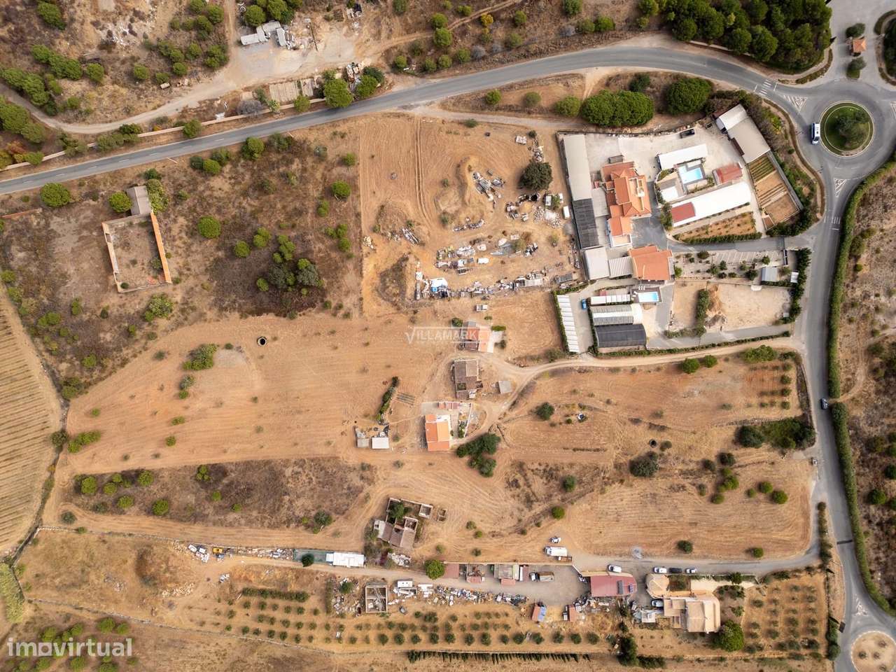 Ruína com 294 m2 inserida num terreno com 14668 m2 situada próxima do - Grande imagem: 5/24