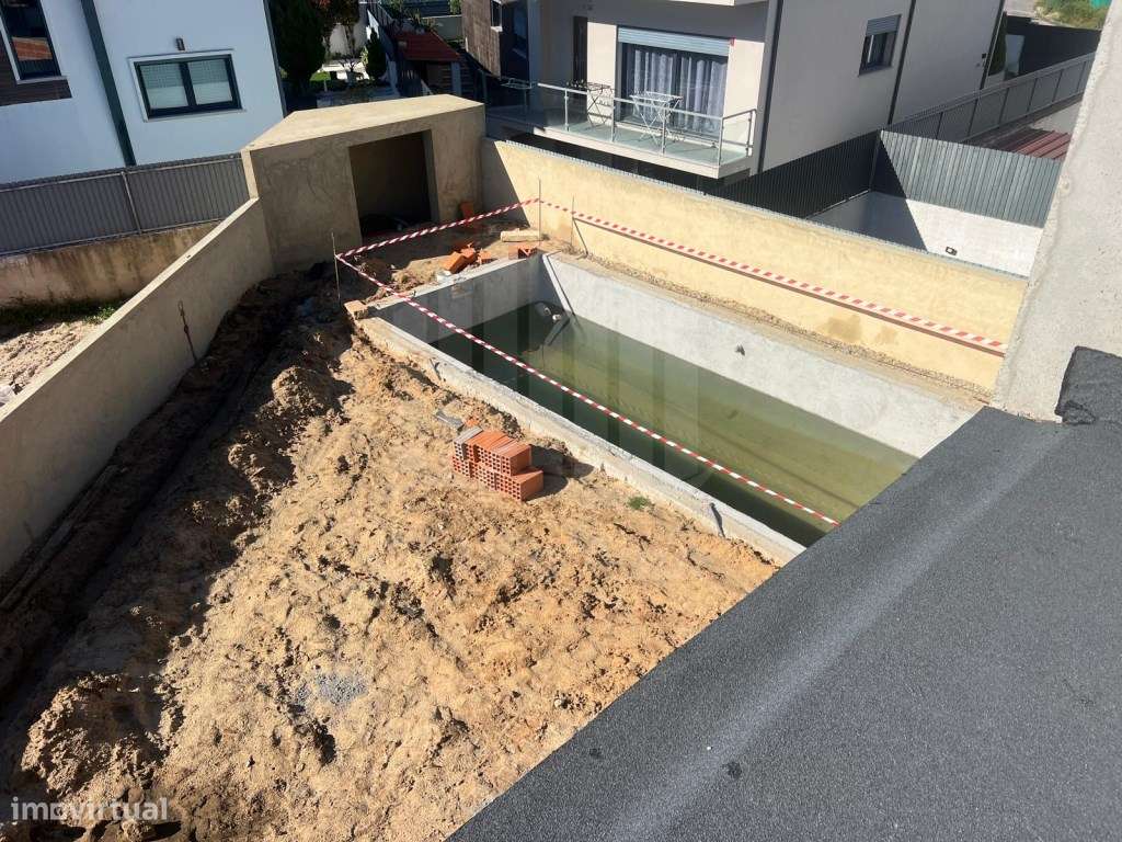Moradia Isolada T4 com piscina e garagem - Azeitão-11