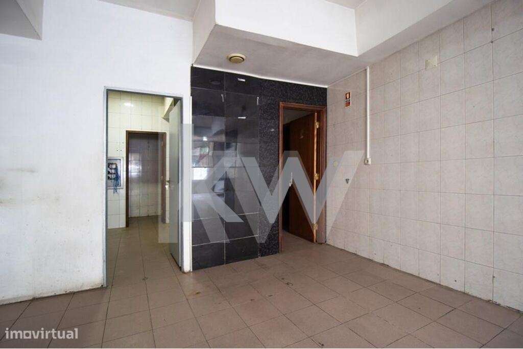 Loja com zona de armazém com 89 m2 para venda no Cacém - Grande imagem: 5/14
