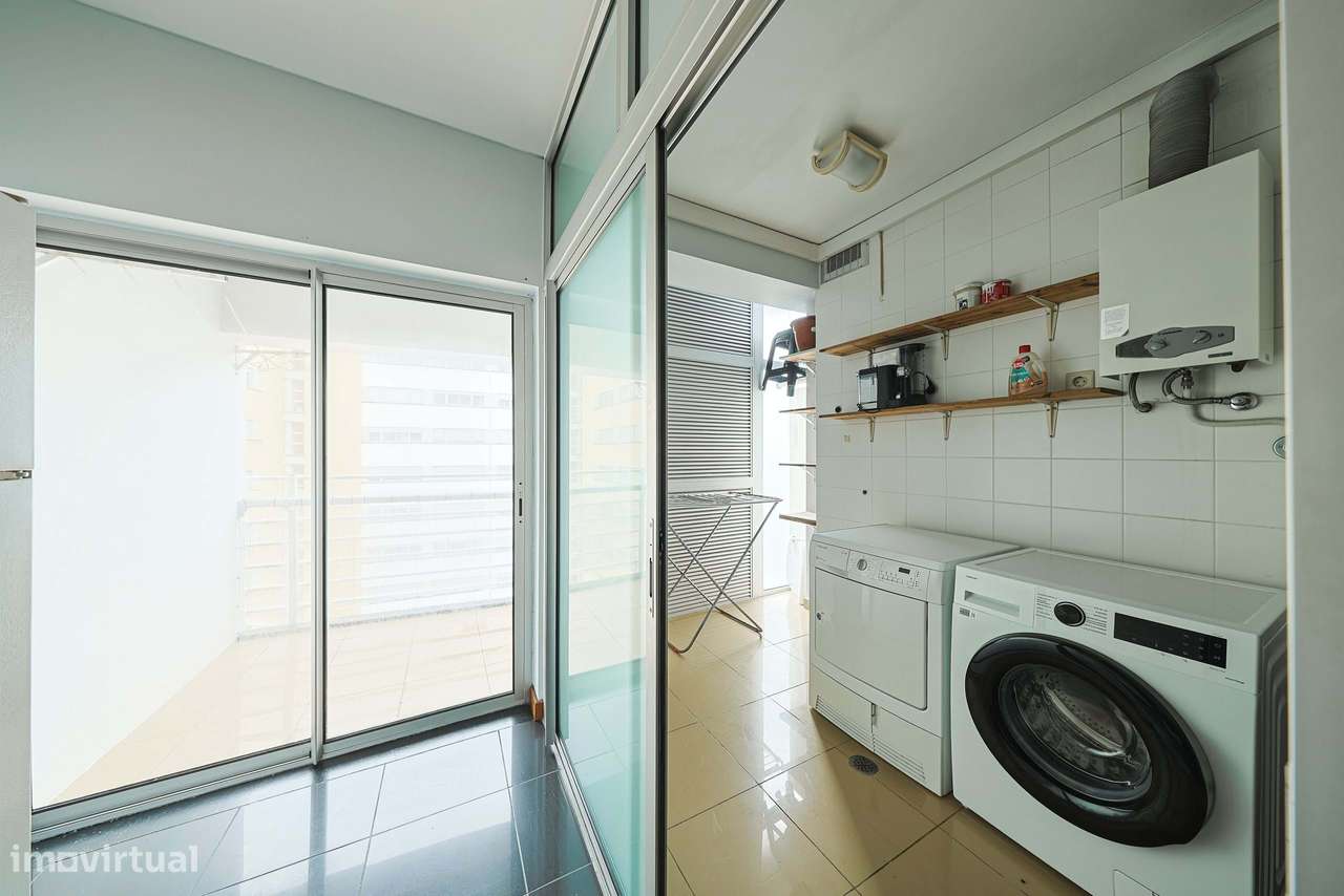 Apartamento T3 na Avenida D. João III para venda-13