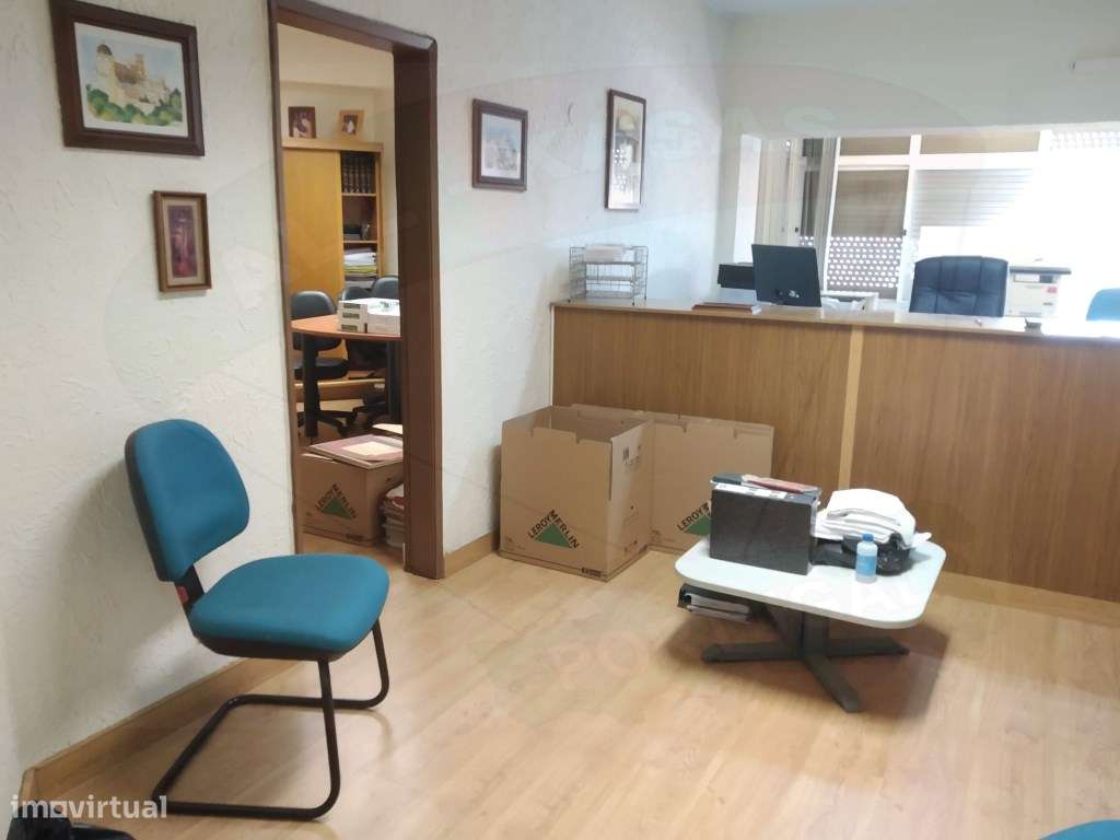 Escritório na Amadora, junto ao Parque Delfim Guimarães, CGD - Grande imagem: 4/17
