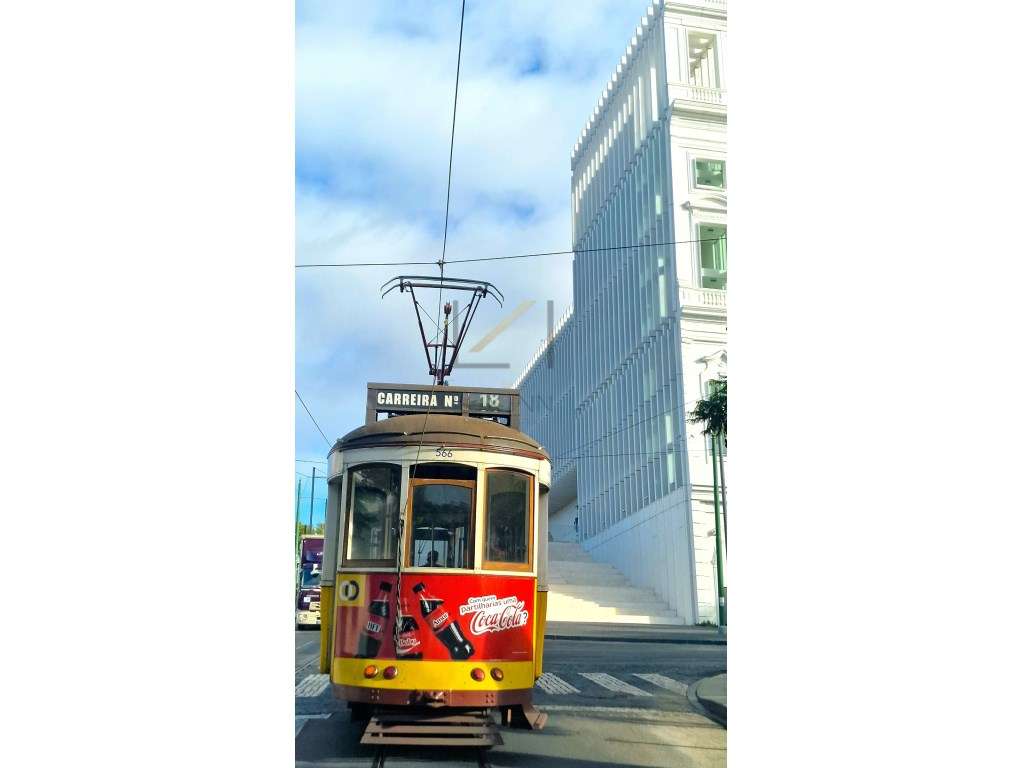 T3+1 duplex renovado e equipado na Ajuda, Lisboa - Grande imagem: 1/16