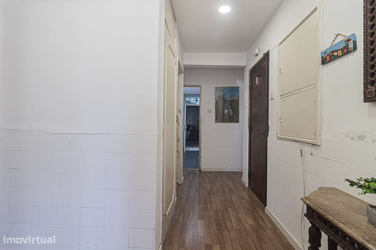 Apartamento T3 com Quintal na Amadora-23