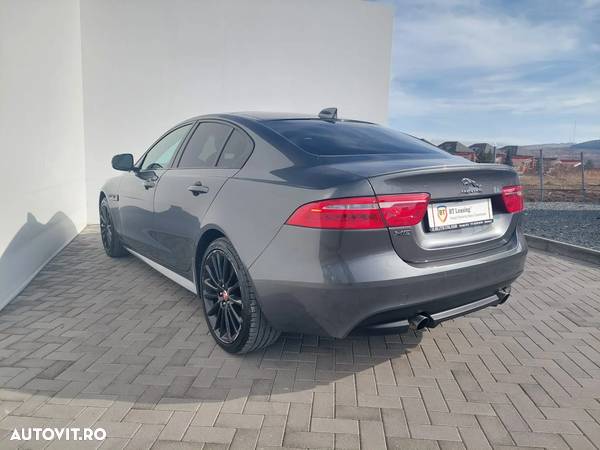 Jaguar XE - 4