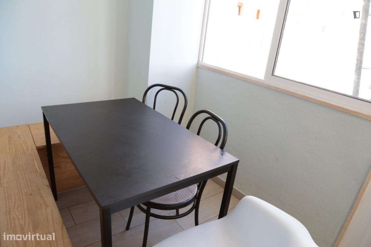 Quarto - localizado em Arroios Lisbon - Grande imagem: 4/20