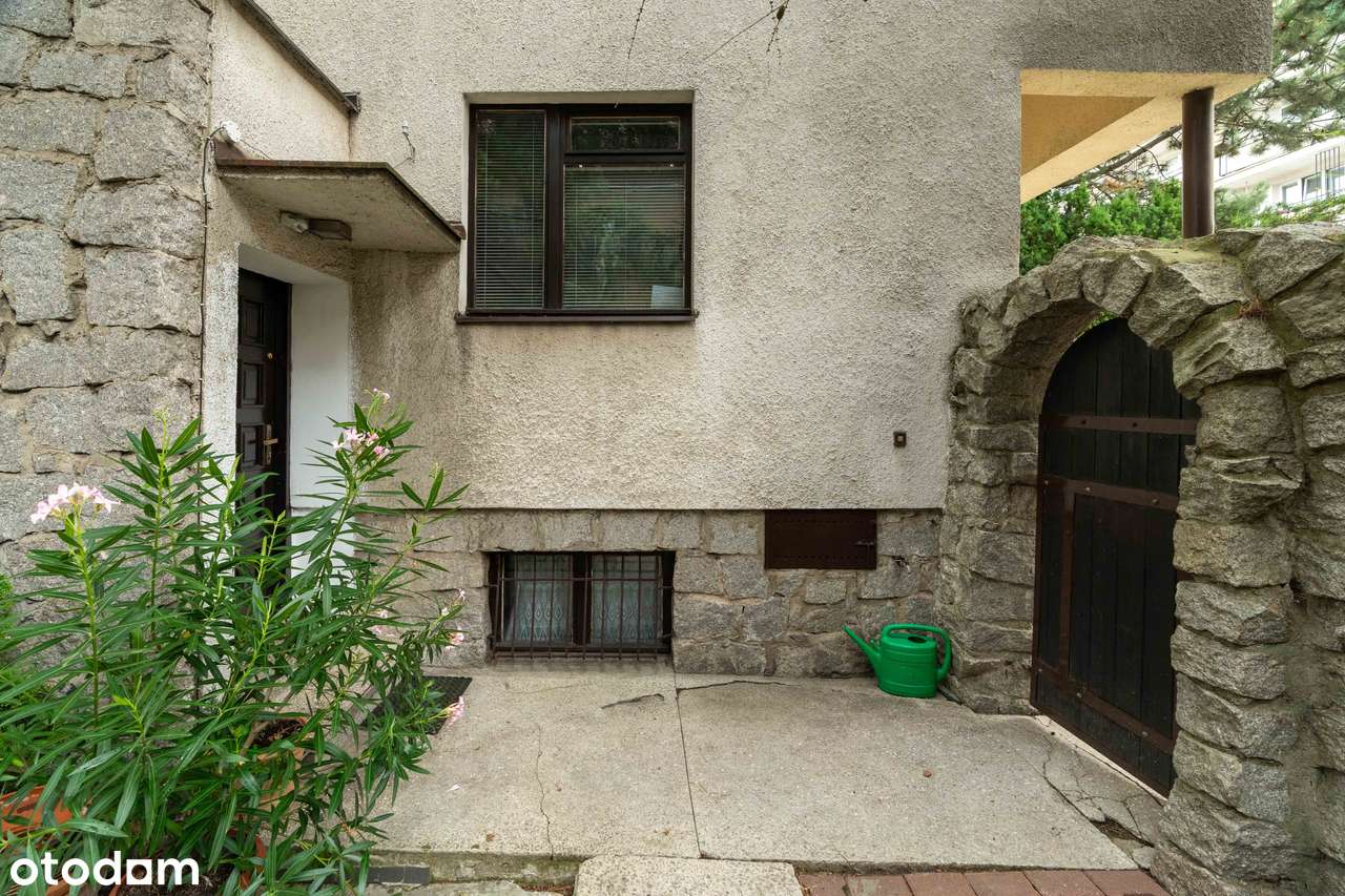 Dom 2 rodzinny z miejscem na działalność.-18