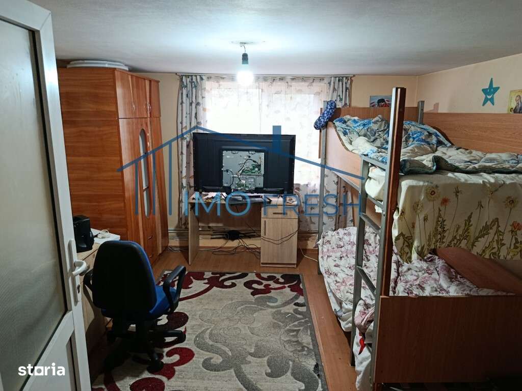 Casa, anexa si teren Itcani-4