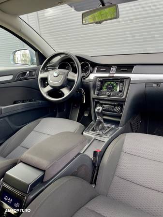 Skoda Superb Combi 2.0 TDI Elegance - 14