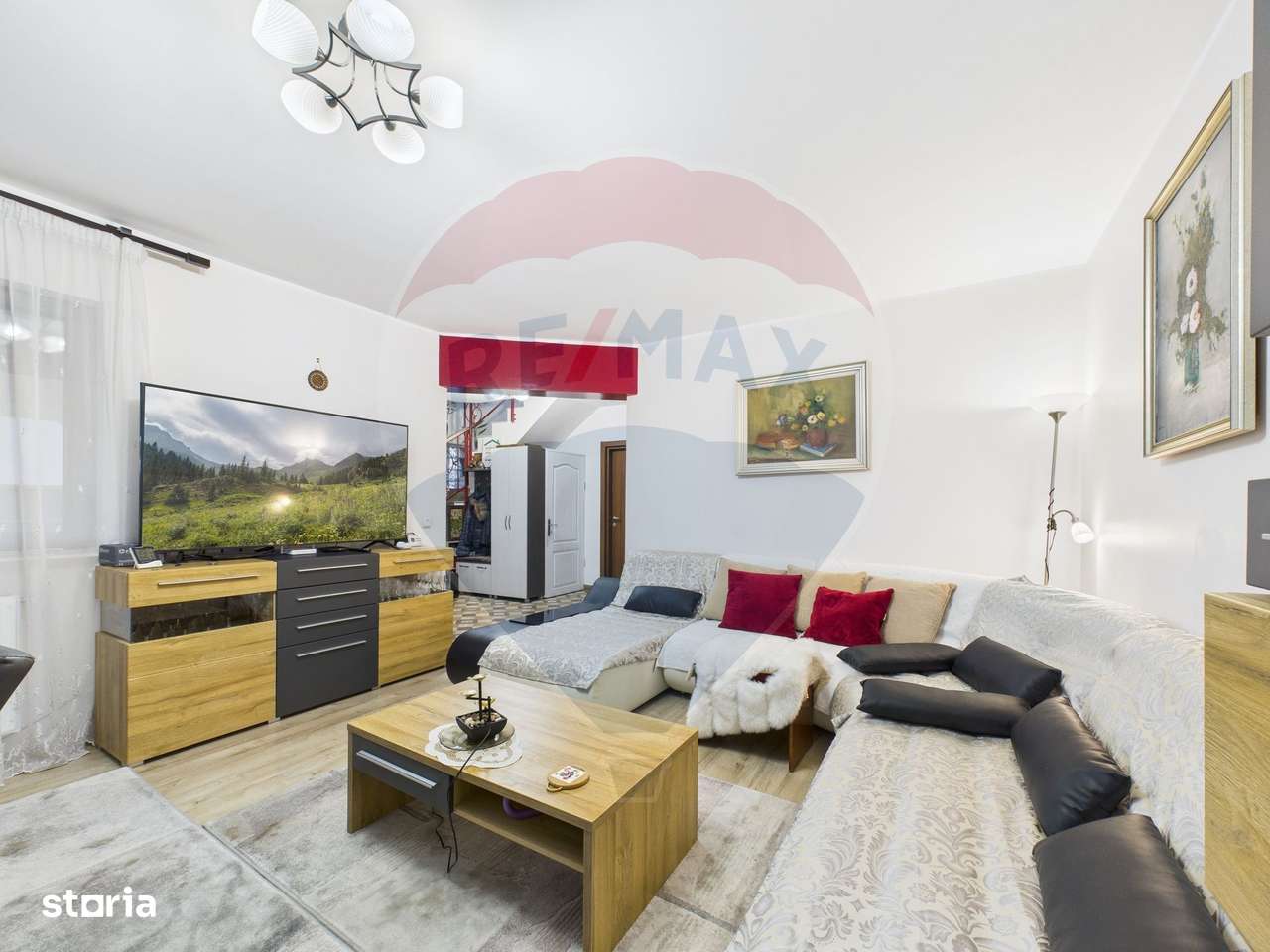 Casă / Vilă cu 5 camere de vânzare în zona Central-2