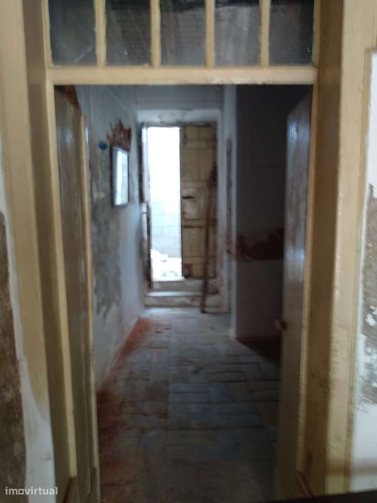 Moradia T2 para reabilitar no centro de Loulé - Grande imagem: 4/5