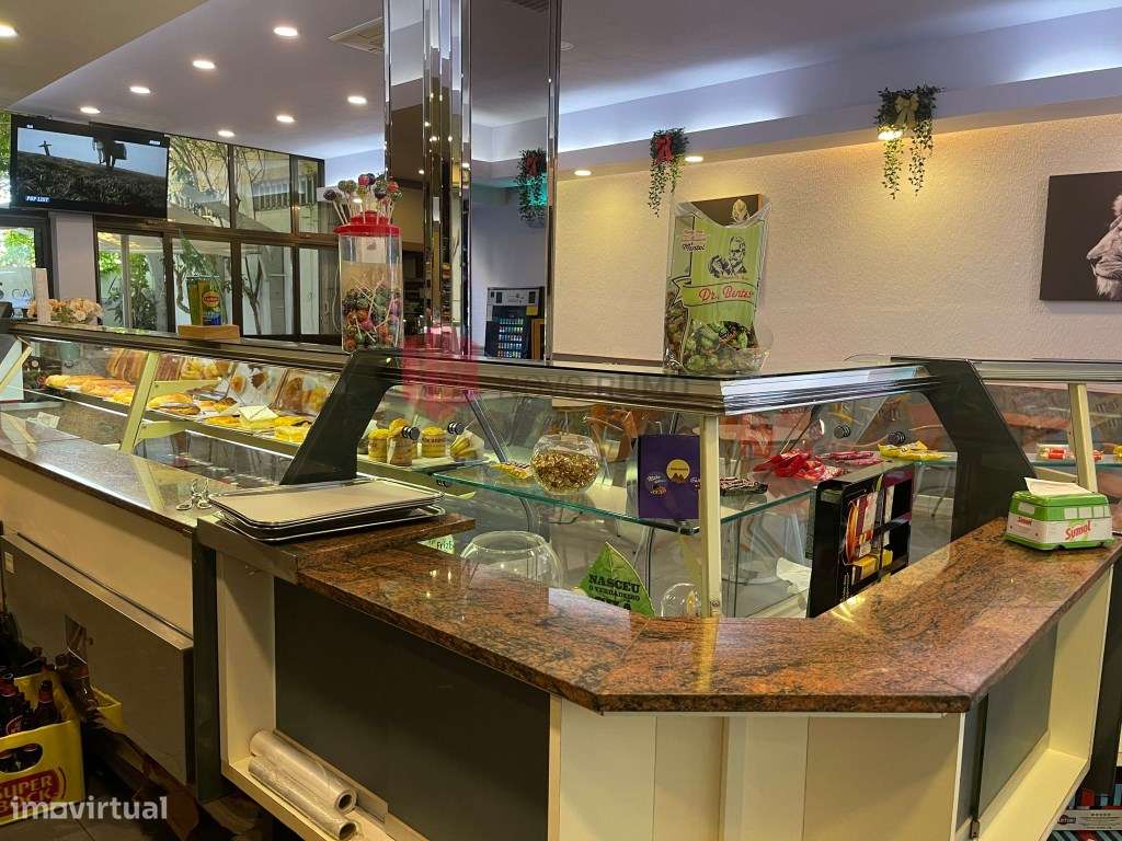 Trespasse de Café/Snack Bar, com 130 m2 de área bruta, situado na R... - Grande imagem: 2/23