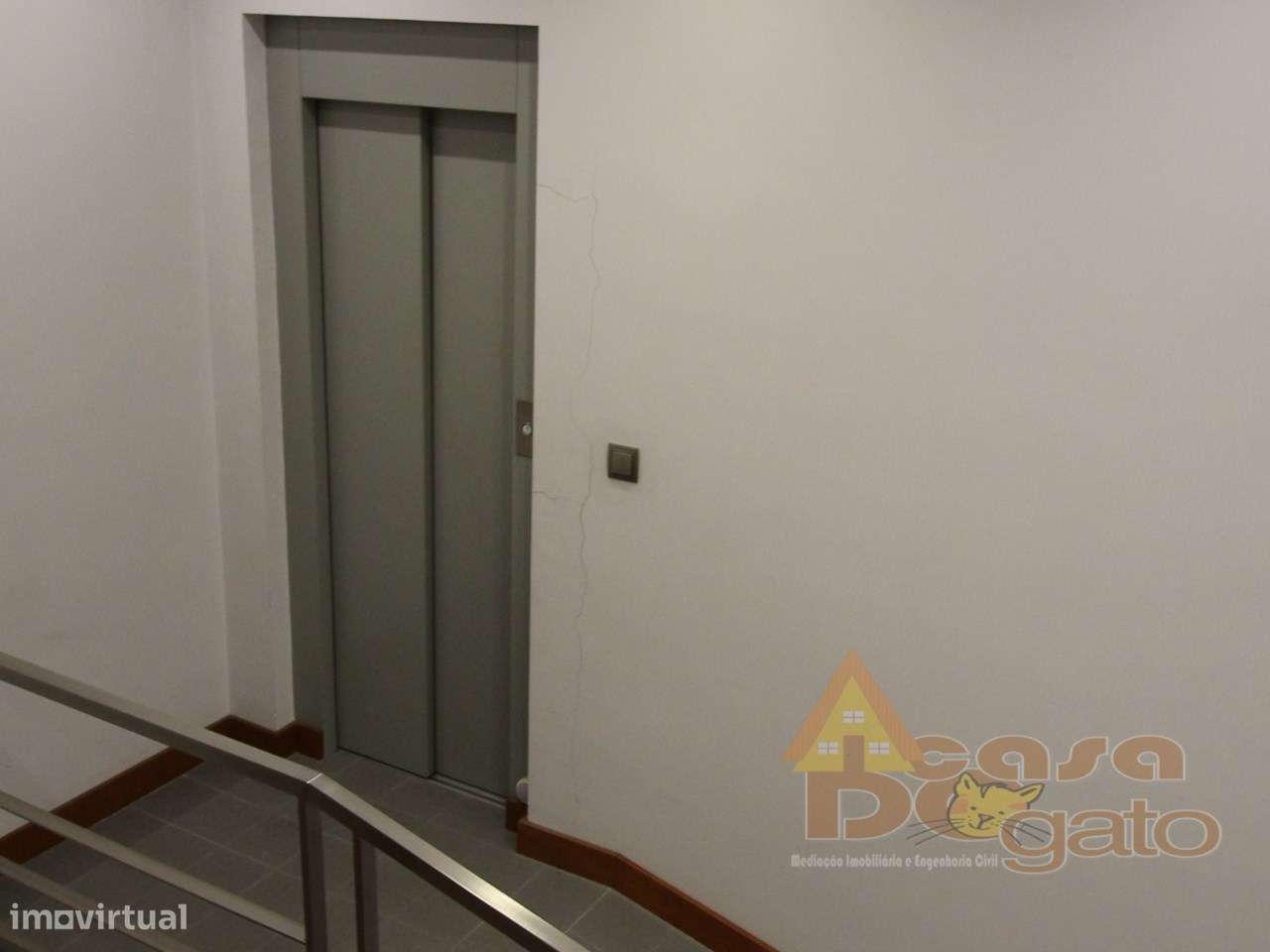 Moradia de 4 frentes com cave de 700 M2-39