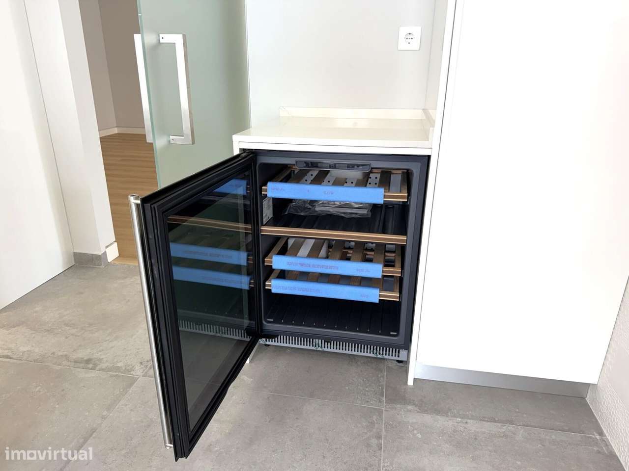 Apartamento T3 novo com estacionamento no centro de Carcavelos-21