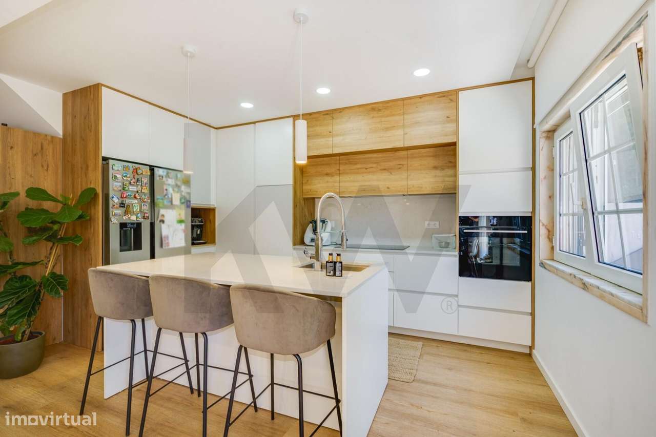Fabulosa Moradia T4 com Piscina e Espaço Exterior-9