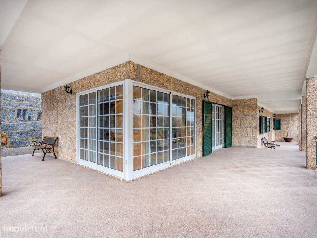 Moradia T4 em Aldão-4