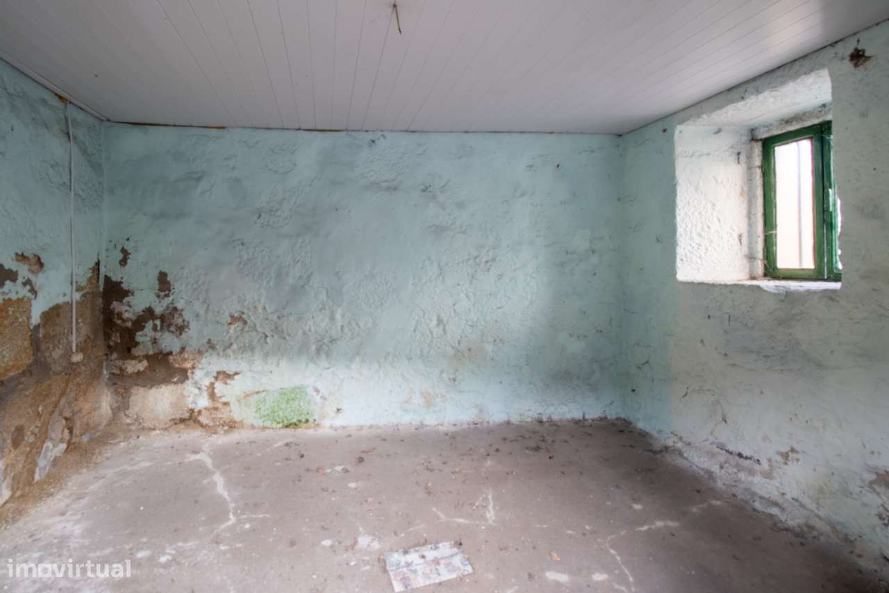 Moradia para Restaurar T4+2 Venda em Sobrosa,Paredes - Grande imagem: 4/29