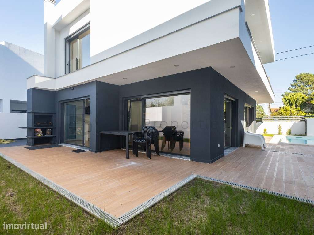 Moradia T3 Isolada | Sobreda | Piscina | Semi Nova - Grande imagem: 2/30