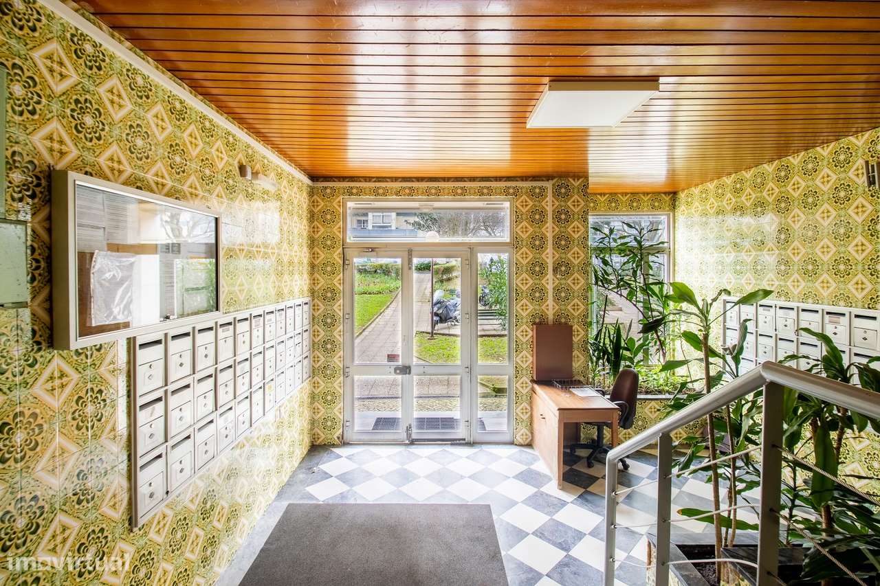 Apartamento T4 remodelado em Carnaxide-24