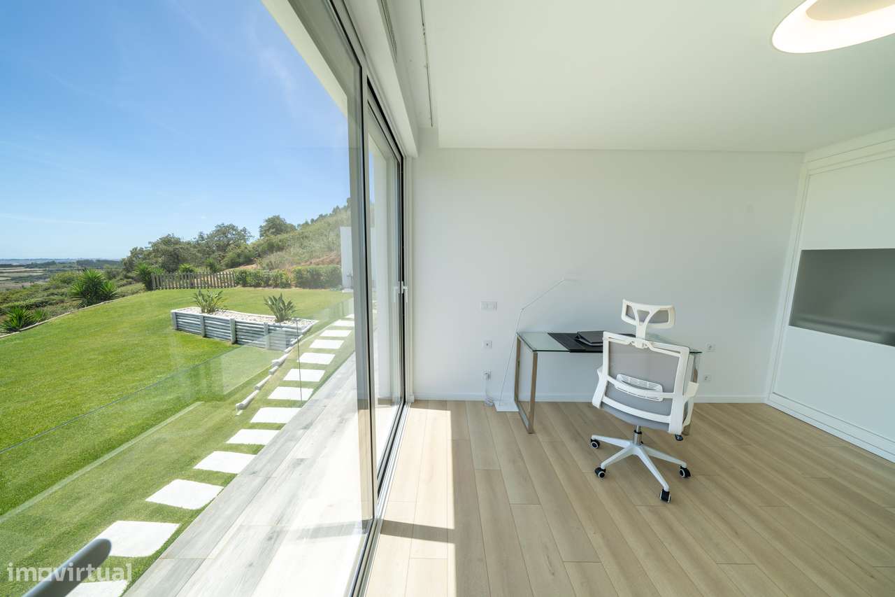 Moradia independente à venda na Estrada Velha da Avessada, 2665-28