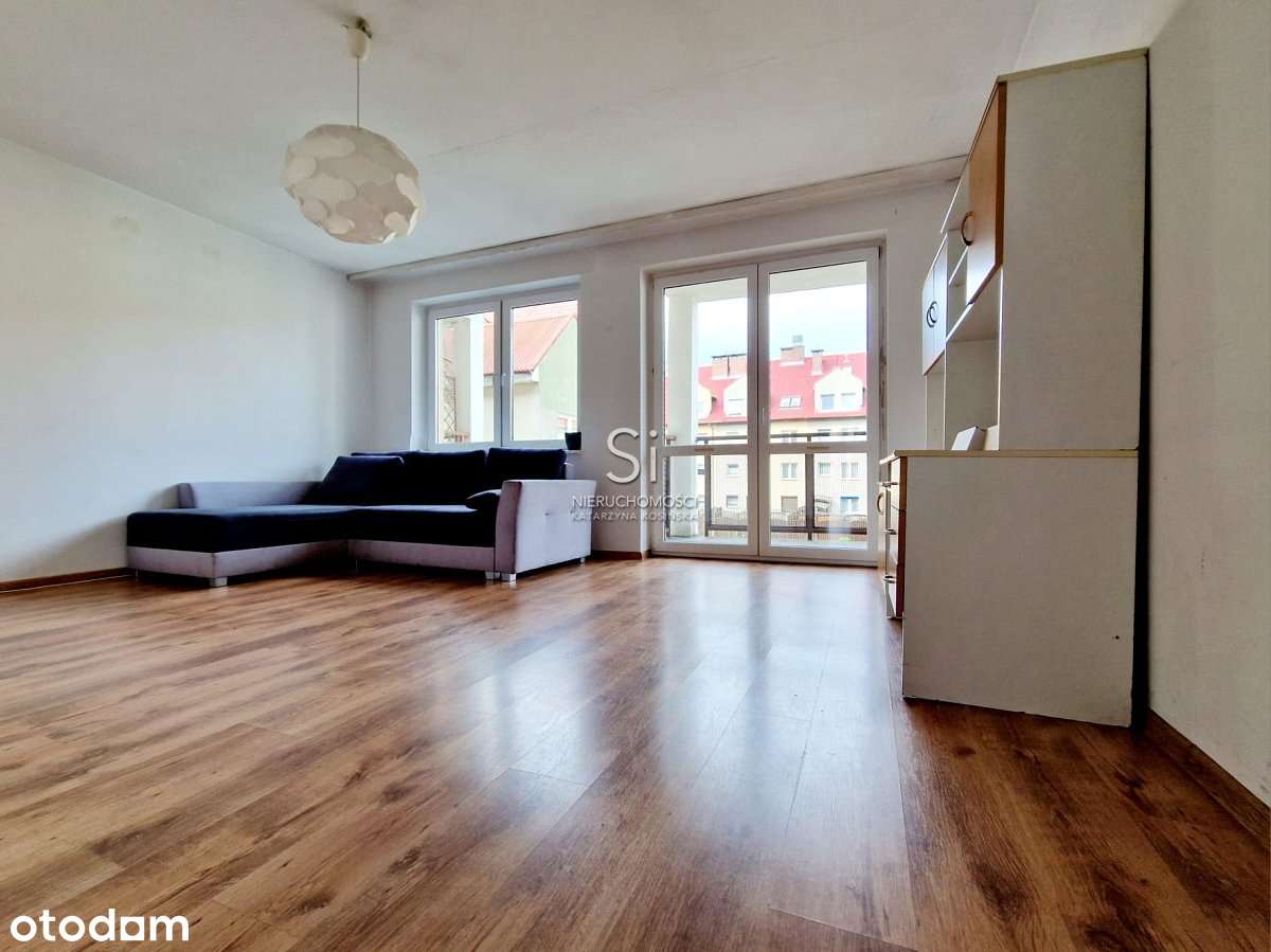 Na sprzedaż 2 pokoje, duży balkon, oddzielna kuchn-0