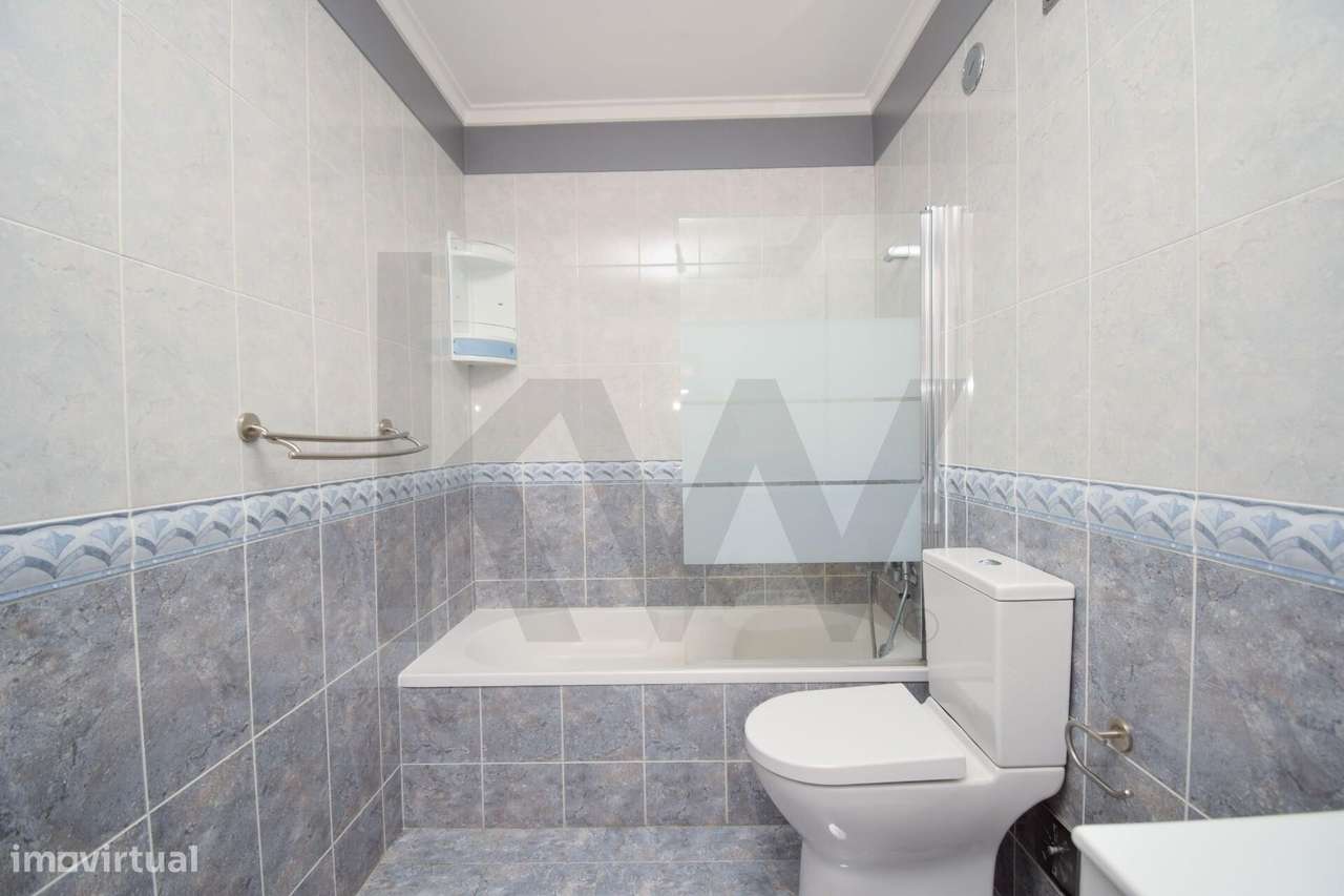 Apartamento T2 | Parqueamento e Arrecadação | Casal da Carochia, Ramad-17